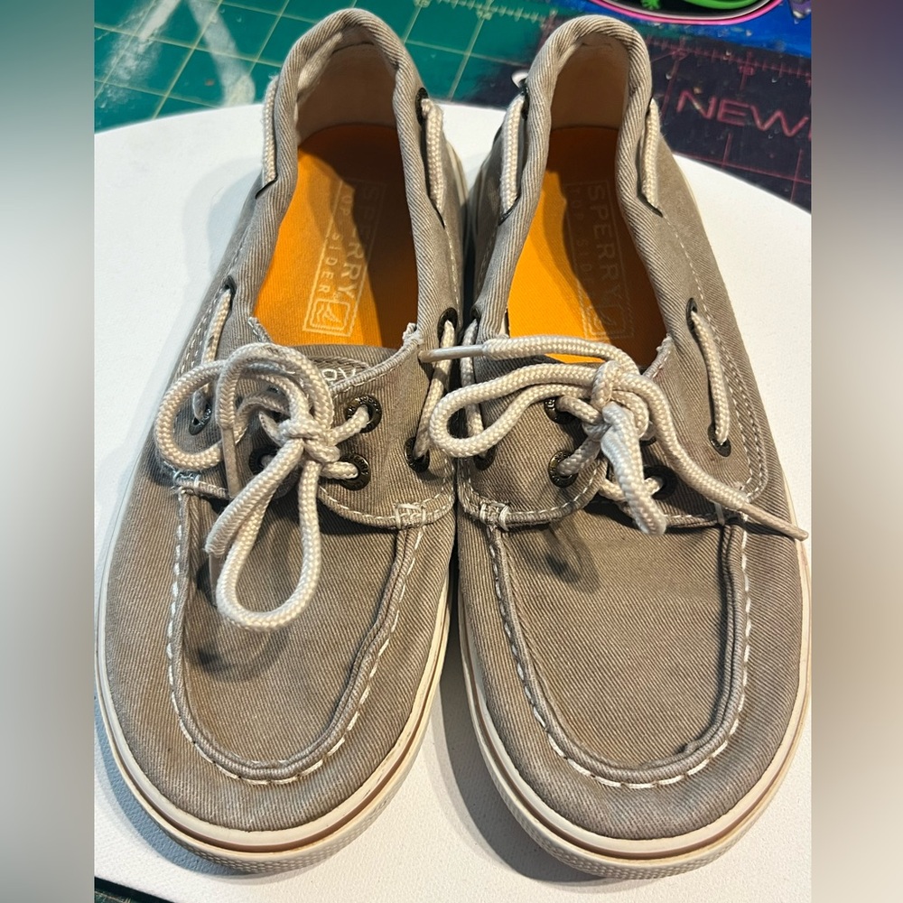 Kids size 13.5 Sperrys